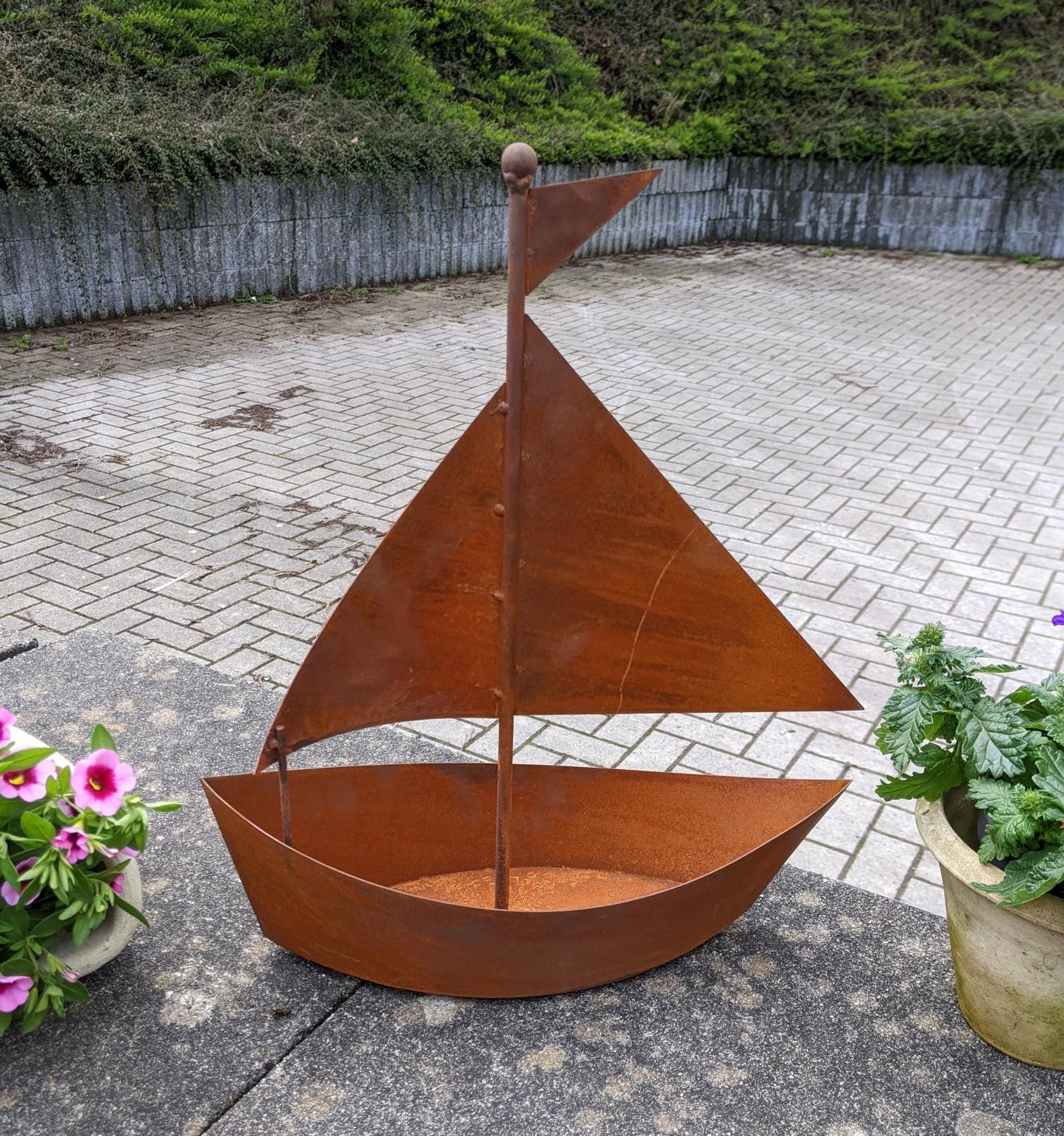 NEU !! Segelboot - Schiff bepflanzbar ca. 36 cm breit aus Metall in Edelrost Pflanzgefäß Blumentopf Wasser Teich Maritim