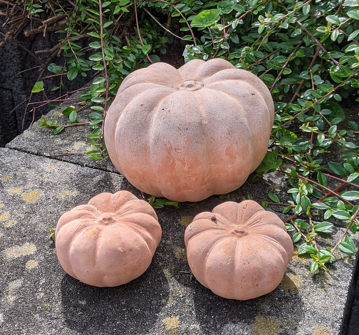 Apfel ca. 22 cm Bauchdurchmesser aus Terracotta, Herbstdeko, Erntedankfest, Halloween, Garten